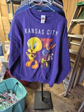 1993 Warner Bros. Purple Tweety Kansas City Graphic Crewneck Sweatshirt Bin 63
